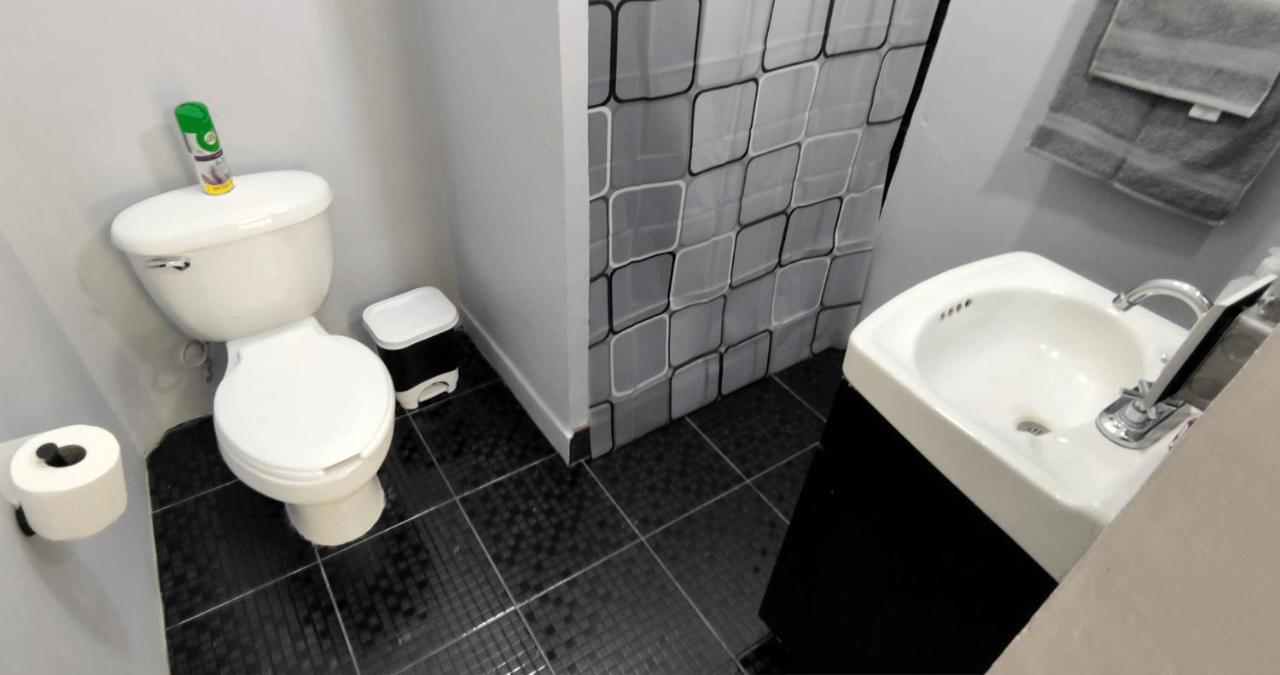 Habitaciones Privadas Con Bano Propio En Una Zona Segura Y Centrica De Guadalajara. 외부 사진